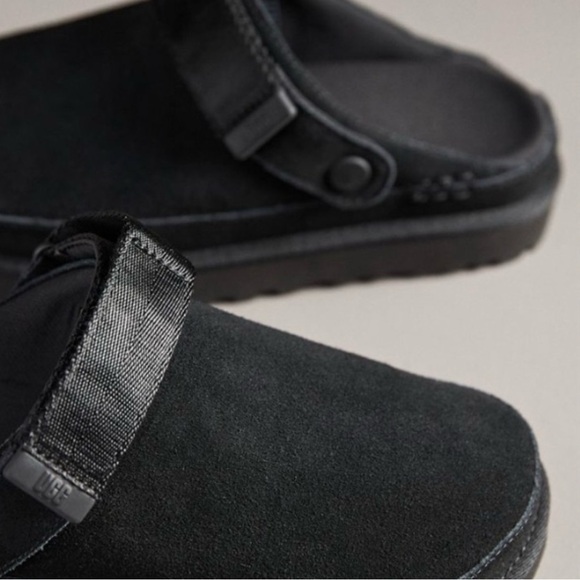 UGG Black Goldenstar clogs size 5 Youth/ 6-6.5 women’s /37 EU hot trend $130 - Picture 5 of 14